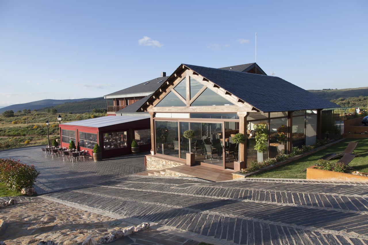 Hotel Albergue La Casa Del Peregrino El Acebo de San Miguel ภายนอก รูปภาพ