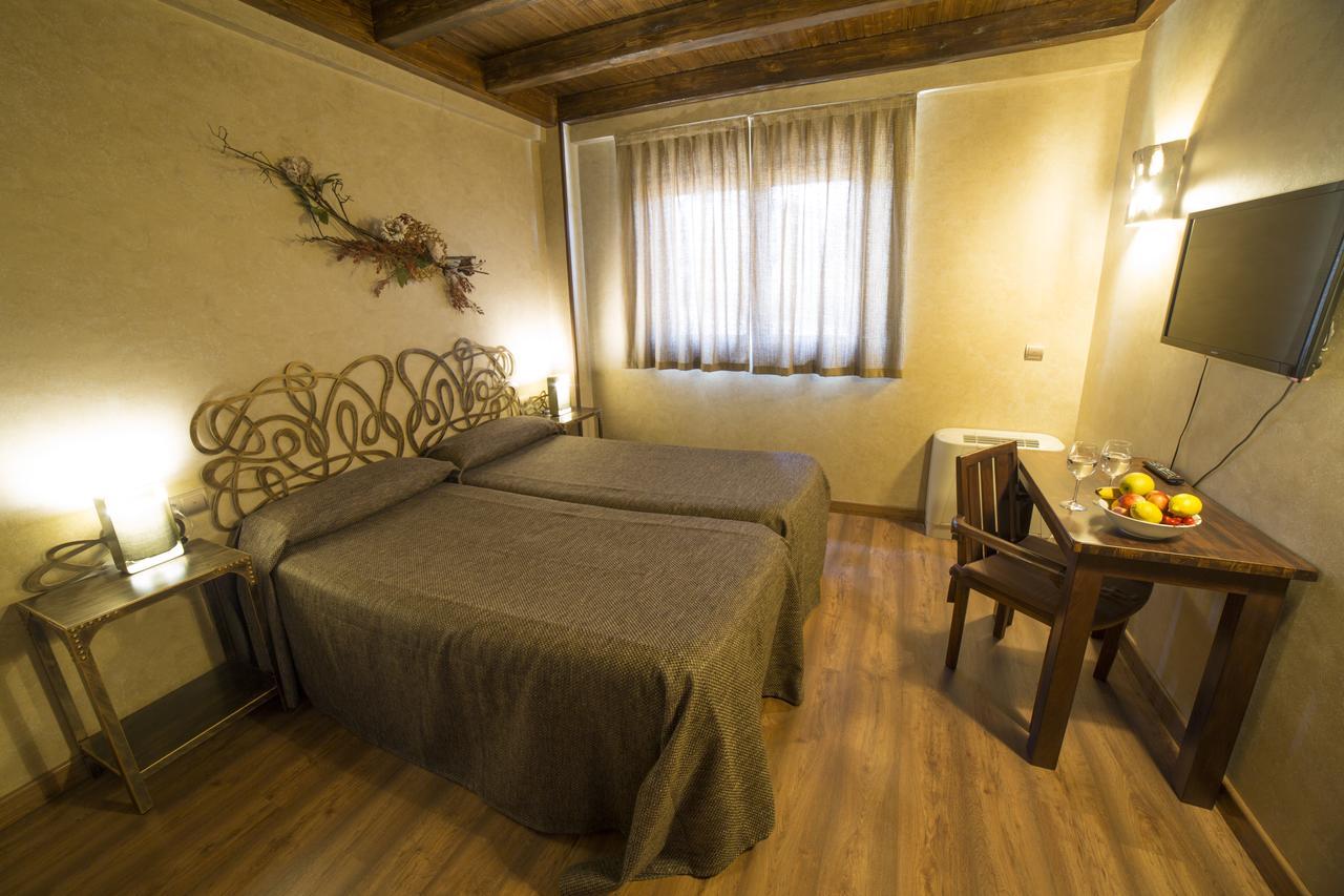 Hotel Albergue La Casa Del Peregrino El Acebo de San Miguel ภายนอก รูปภาพ